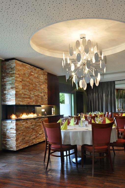 Zum Burghof Hotell Schoenberg Eksteriør bilde