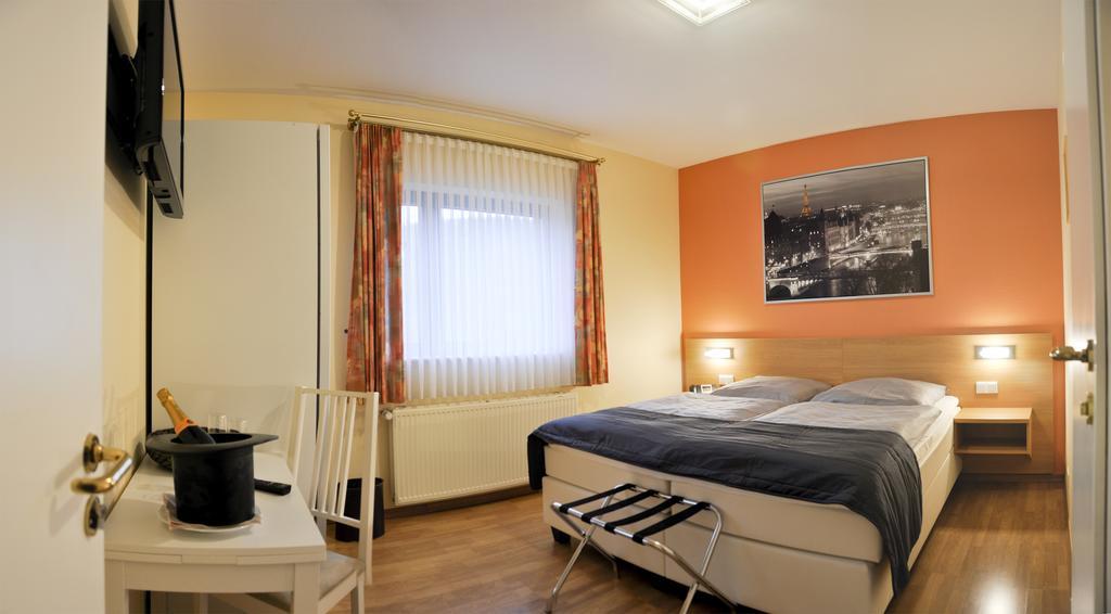 Zum Burghof Hotell Schoenberg Eksteriør bilde