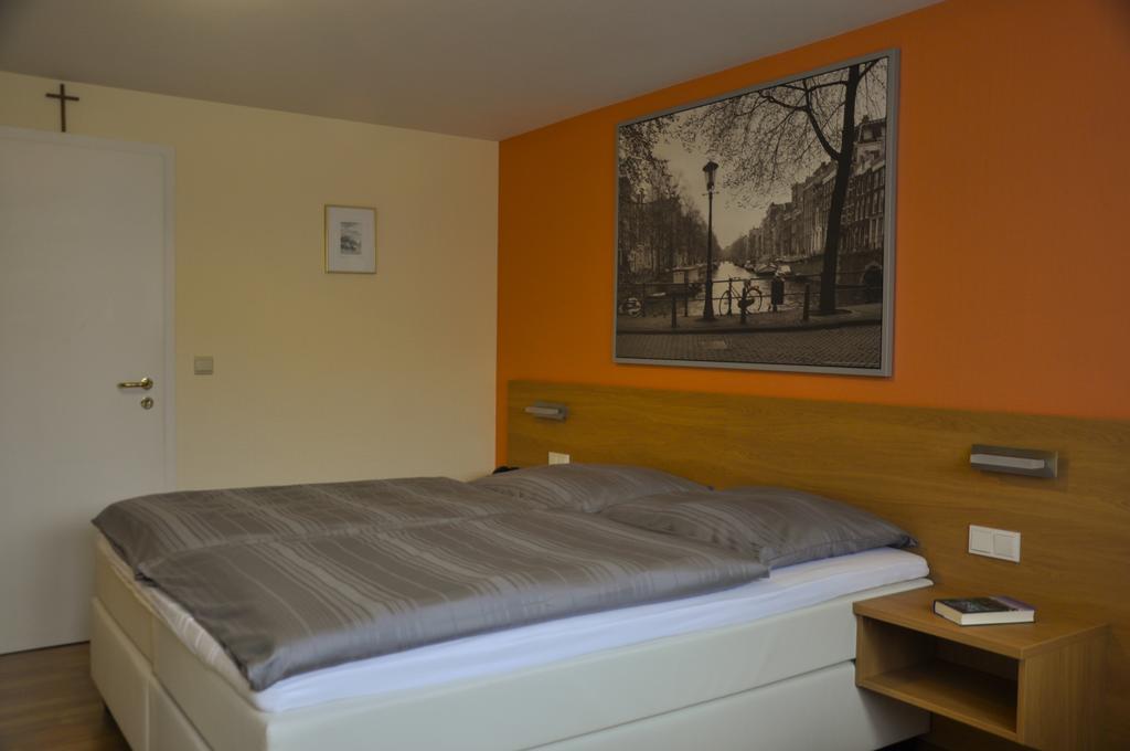 Zum Burghof Hotell Schoenberg Eksteriør bilde