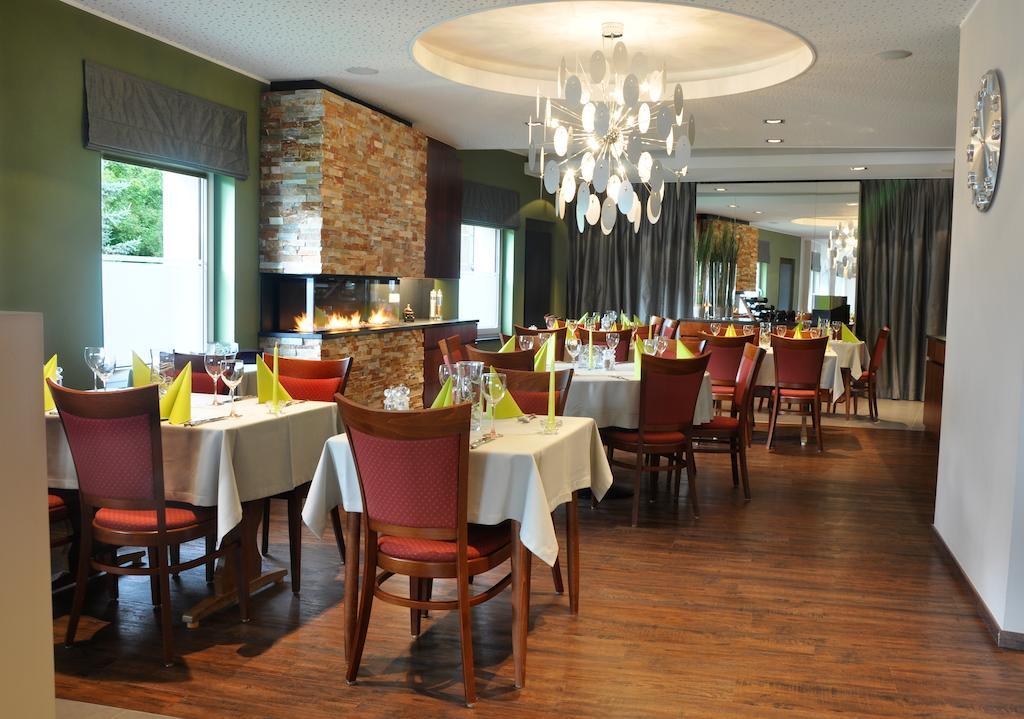 Zum Burghof Hotell Schoenberg Eksteriør bilde
