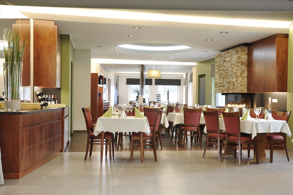 Zum Burghof Hotell Schoenberg Eksteriør bilde